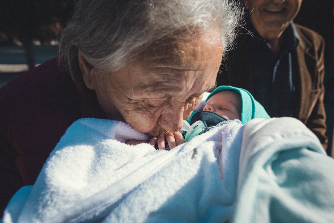 Het bijzondere verhaal van de jongste moeder ooit